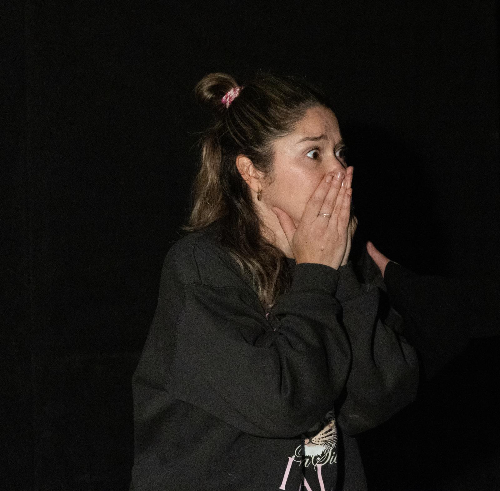 Teatro de improvisación para adultos — expresión de sorpresa